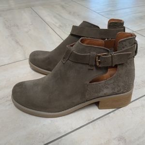 Women's size 40 Tara M ankle boots